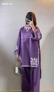 Fournisseur indien de costumes Salwar-Kameez et ensembles Dupatta en coton romain brodé, prêts à porter, de couleur violette, à prix de gros. - Product Image 3