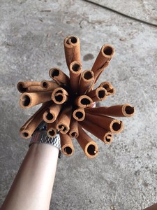 Bâtonnets de cannelle de cassia à coupe ronde, qualité supérieure, 80% 85% 90% de cassia, en rouleau - Product Image 2