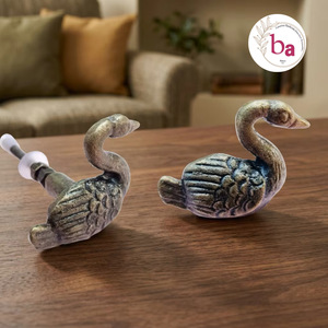 Poignée de meuble en alliage de zinc en forme de cygne, design moderne pour commode, cuisine et salle de bain, installation facile - Product Image 1