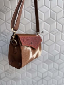 Bolso Bandolera Clásico de Cuero Genuino, Nuevo Diseño, Cuero Repujado a Mano, Bolso Bandolera Cruzado Moderno - Product Image 2