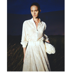 แจ็คเก็ตผู้หญิงมาใหม่ ดีไซน์หรูหรา รุ่น FROST WHISPER คอตั้ง รับผลิตแบบ ODM เสื้อแจ็คเก็ตคุณภาพสูงสำหรับผู้หญิง เสื้อผ้าผู้หญิงคุณภาพดี - Product Image 1