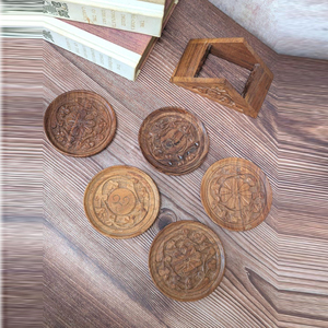 Ensemble de sous-verres ronds en bois sculpté à la main avec support, motif floral, sous-verres pour boissons, vaisselle décorative, artisanat unique - Product Image 3