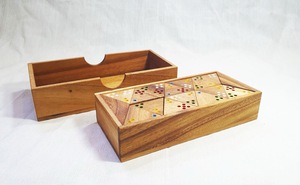 Juego de Dominó Doble Seis de Madera de Colores ILAHI, 28 Piezas, Ecológico, Tallado y Grabado, Diseño Antiguo, Caja Rectangular Alta de Madera - Product Image 2