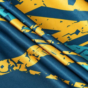 Tenue de football personnalisée pour hommes, ensemble respirant de maillot et short de football, uniforme de football OEM imprimé par sublimation, grandes tailles 100% - Product Image 3