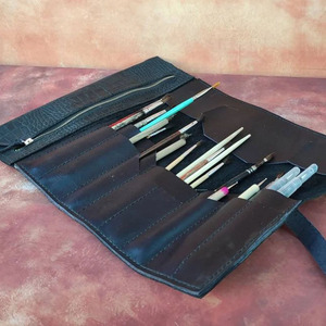 Rouleau de rangement en cuir personnalisé avec logo pour artistes, organiseur professionnel d'accessoires de peinture, production en gros, fournisseur OEM ODM à vendre - Product Image 1