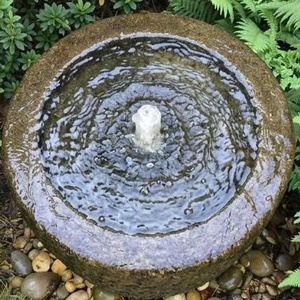 Fontaine en pierre de basalte naturelle sculptée à la main |   Fontaine d'eau en pierre volcanique monolithique au design moderne pour aménagement extérieur - Product Image 5