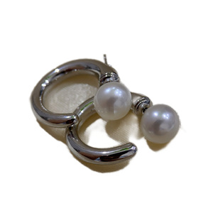 Nouvelles boucles d'oreilles en perles d'eau douce rétro de 2025, petites boucles d'oreilles en forme de C, 6-7 mm, ultra brillantes, ultra impeccables, avec aiguilles en or 14 carats et argent - Product Image 5