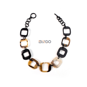 Collar BIXGO de Cuerno de Búfalo Natural Multitono con Eslabones Cuadrados, Joyería Artesanal Ecológica, Elegante y Estética, Unisex - Product Image 1