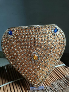 Sac à main indien multicolore de luxe, mosaïque Kundan, orné de pierres, pour femmes, pour mariage traditionnel, fête, usage quotidien. - Product Image 5