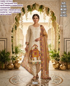 Kurti de fête pour femme en soie verte Royal Bloom, traditionnel, long jusqu'au sol - Product Image 3
