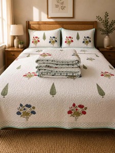 Juego de Edredón de Algodón con Estampado Floral Tradicional Hecho a Mano, Cubrecama Acolchado con Fundas de Almohada, Edredón Ligero Tamaño King - Product Image 1