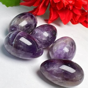 Œuf de cristal d'améthyste naturelle Chakralume Chevron, poli à la main, pierre précieuse violette pour la méditation, le Reiki, l'énergie des chakras et la décoration - Product Image 1