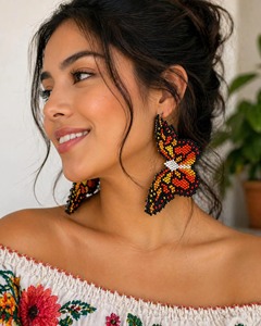 Pendientes de Mariposa con Cuentas de Colores, Hechos a Mano, Estilo Artístico, Joyería Moderna - Product Image 1