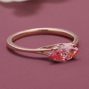 แหวนเพชรเม็ดเดี่ยวทรงมาร์คีส์สีชมพู รับรองโดย IGI ตัวเรือนทองคำ 18K - Product Image 5