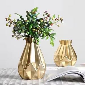 Vases à fleurs en métal de qualité supérieure pour plantes d'intérieur, accent décoratif de table pour la décoration de la maison - Product Image 2