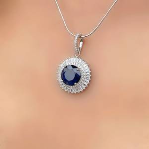 Pendentif rond en argent avec grand halo de saphir bleu véritable, bijou élégant en pierre précieuse, cadeau de pierre de naissance de septembre pour femme - Product Image 2