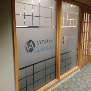 Autocollant de fenêtre en film PVC givré imprimé avec logo personnalisé, auto-adhésif ou à adhérence statique, pour bureau, maison et hôtel - Product Image 4