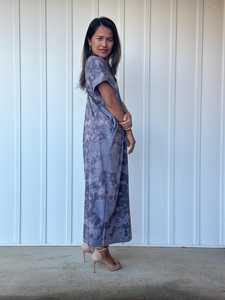 Vestido Kaftán Tie Dye Lavanda Oscuro con Cuello en V y Bolsillos - Product Image 4