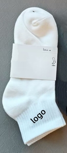 Chaussettes ras du cou unies blanches et noires 100 % coton respirantes tricotées style classique pour adulte usage quotidien saison printemps - Product Image 4