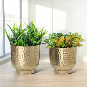Macetas decorativas de metal martillado dorado de diseño de tendencia para el hogar, oficina, jardín, sala de estar, dormitorio, cocina, también disponible en negro - Product Image 6