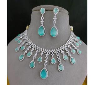 Precioso conjunto de collar y aretes con piedras AD, acabado plateado, de diseño moderno y de la mejor calidad, para bodas, colección para mujer. - Product Image 1