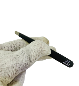 Pinzas Profesionales para Cejas con Recubrimiento Negro, Acero Inoxidable, Herramienta de Belleza para el Cuidado de las Cejas con Precisión - Product Image 1