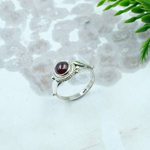 Anillo de Plata de Ley 925 con Granate Rojo Natural, Hecho a Mano, con Cabujón Redondo, Anillo de Piedra de Nacimiento, Joyería Vintage de Diseño para Mujer - Product Image 6