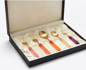 Ensemble de couverts design avec manche en résine colorée Collection de couteaux, fourchettes et cuillères de qualité supérieure pour les repas de tous les jours, à la maison et les cadeaux. - Product Image 6