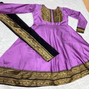 VASTRA COTTAGE Elegante Vestido de Seda Jacquard para Mujer, Completamente Forrado con Patrón en la Espalda, Dupatta de Red con Borde, Estilo Elegante para Fiestas - Product Image 2