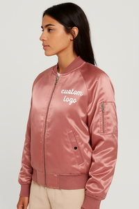 Chaqueta Universitaria de Satén |   Parche Bordado con Logotipo Personalizado |   Chaqueta Bomber Estilo Urbano |   Fabricante Mayorista a Granel - Product Image 4
