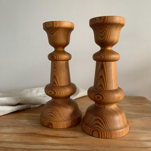 Chandeliers en bois de pin naturel tourné, style suédois du milieu du siècle, porte-bougies rustiques en bois, décoration de table scandinave - Product Image 6
