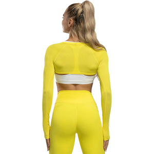 Sujetador deportivo acolchado transpirable para mujer con diseño de logo personalizado, soporte medio, espalda cruzada, 100% nailon, tipo top de yoga - Product Image 2
