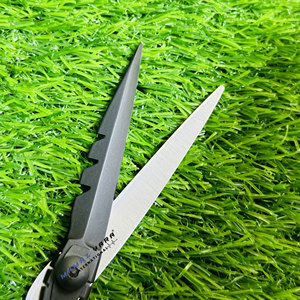 Ciseaux de coiffure professionnels en acier inoxydable faits à la main, ciseaux de barbier de précision ultra-affûtés pour une coupe fluide - Product Image 6