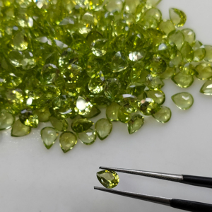 Peridoto natural de 5x3 mm, corte pera, gemas sueltas de la mejor calidad para la fabricación de joyas - Product Image 1