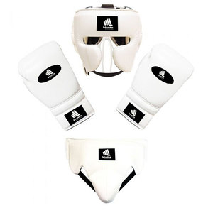 Ensemble de boxe personnalisé pour la compétition, comprenant des gants de boxe, à prix de gros, pour l'entraînement et le sparring - Product Image 1