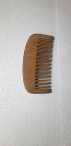 Peinetas negras hechas a mano con mango de madera Material de cuerno Logotipo personalizado para uso comercial en salones Disponible Precio de fábrica a granel - Product Image 3