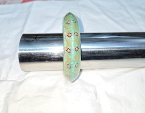 Brazalete de Resina Ecológico Hecho a Mano, Verde, con Otros Diseños, Redondo, Pintado a Mano, para Fiestas, Joyería Artesanal, Artesanía India Arif - Product Image 1