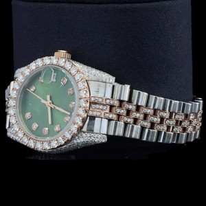 Reloj de pulsera de cuarzo de 41 mm con esfera verde y diamantes de moissanita, diseño de última generación para hombre, con fecha automática y detalles incrustados. - Product Image 4