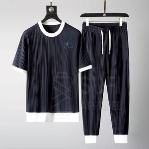 ชุดวอร์มผู้ชายสำหรับฤดูร้อน ผ้าพิมพ์ลายเนื้อผ้าบางเบา เย็บทนทาน ระบายอากาศได้ดี เป็นมิตรกับสิ่งแวดล้อม สวมใส่ง่าย เหมาะสำหรับใส่ลำลอง - Product Image 2