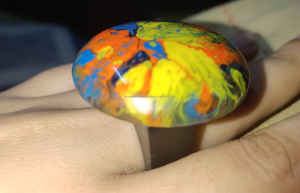 Anillo de resina de moda colorido hermoso pulido hecho a mano de la mejor calidad personalizado al por mayor para mujer hecho a mano en la India - Product Image 2