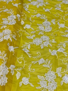 Tissu brodé multi-motifs de haute qualité pour la confection de vêtements de boutique et de mode, disponible à prix avantageux - Product Image 2