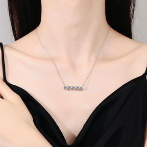 Collier minimaliste pour femme AMBER JEWELS avec diamant de laboratoire taille brillant, plaqué or blanc 14 carats, certifié IGI, pour usage quotidien - Product Image 2