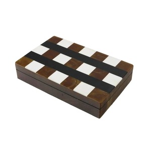 Porte-cartes en résine fait main, boîte de rangement pour cartes avec incrustation en résine, cadeau unique pour anniversaire, cadeau pour les amateurs de poker - Product Image 5