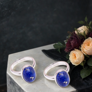 Anillo de boda hecho a mano en plata con lapislázuli natural, anillo de eternidad vermeil con gema ovalada, anillos de moda para aniversario. - Product Image 2