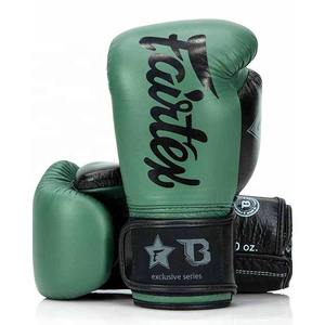 นวมชกมวยไทย Fairtex ปักโลโก้และออกแบบได้ตามต้องการ คุณภาพสูง ผลิตจากหนังวัวแท้ สำหรับฝึกซ้อม - Product Image 1
