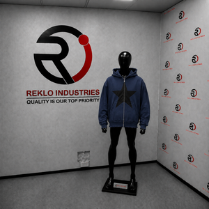 Sweat à capuche oversize bleu marine avec imprimé étoiles noires, bords déchirés, style streetwear unisexe, fermeture éclair intégrale - Product Image 3