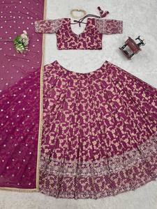 Divyam Creation Lehenga Choli Rouge Brodé en Spandex, Séchage Rapide, Extensible, Longueur au Sol, Robe de Mariage Traditionnelle Indienne - Product Image 5