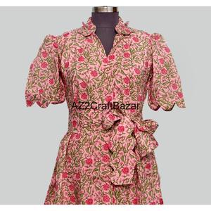 ชุดเดรสผู้หญิง Kangura รุ่นรักษ์โลก ผ้าฝ้าย 100% ลายดอกไม้ ความยาวปานกลาง สไตล์ Kangura คอวี แขนสั้น ตกแต่งกระดุม ระบายอากาศได้ดี ทรงเอไลน์ - Product Image 4