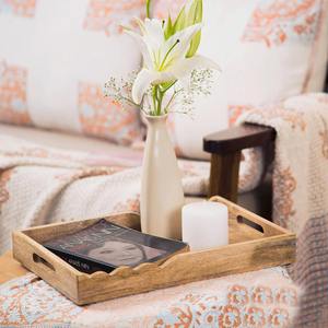 Plateau de service décoratif en bois de manguier avec bords festonnés pour le petit-déjeuner, le thé, le café, la table de chevet, la table à manger, la cuisine ou le salon - Product Image 1