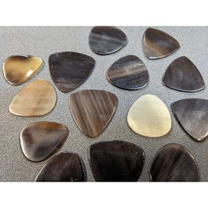 Plectres de guitare en corne naturelle écologiques, faits à la main, lisses et durables, pour guitare acoustique et électrique, approvisionnement en gros personnalisé - Product Image 6